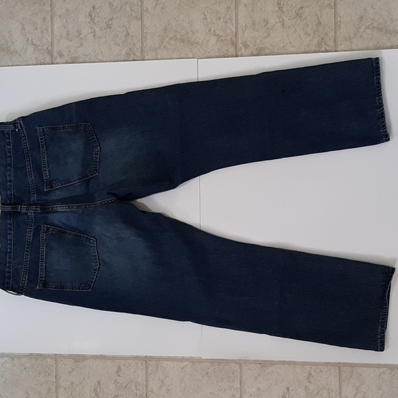 Old Navy jeans, 32 x 30. Straight cut, very good condition. - Picture 2 of 4